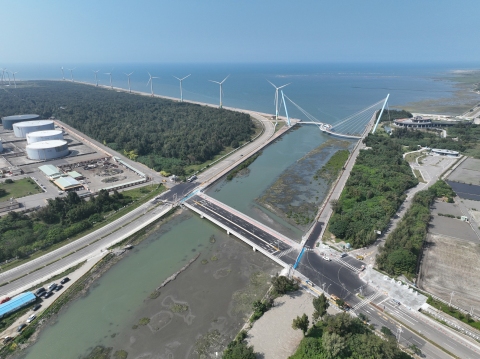 日間從高空眺望清水區濱海橋改建完工照