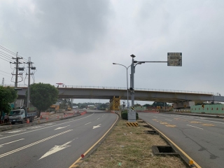 &uarr;跨越臺灣大道鋼箱梁1