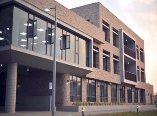 &uarr;綜合教學大樓完工照片二