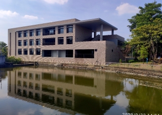 &uarr;綜合教學大樓完工照片三