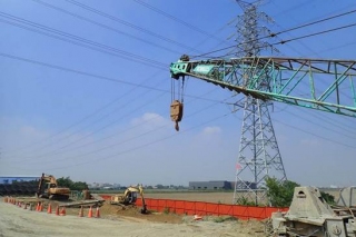 ↑採用低淨空全套管基樁克服台電161kv高壓電纜線之影響