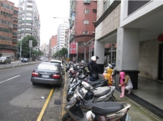 ↑重新規劃前機車行人混雜
