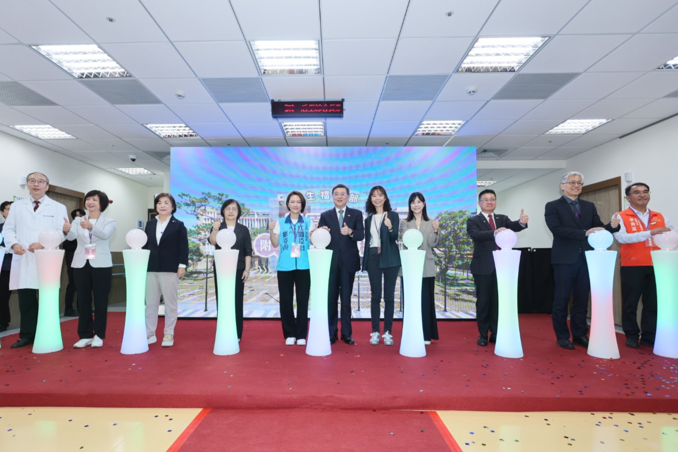 「衛生福利部豐原醫院后里長照機構新建工程」落成啟用典禮_儀式合照.JPG