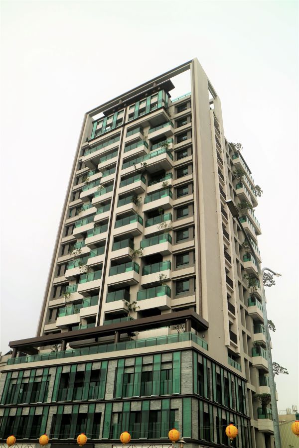 重建後照片-臺南維冠大樓.jpg