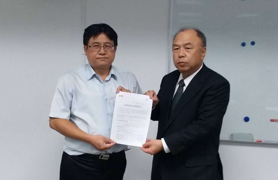 日本KYB株式會社指派畠山俊彥常務董事向本署說明辦理情形並致歉 日本KYB株式會社指派畠山俊彥專務董事向本署說明辦理情形並致歉