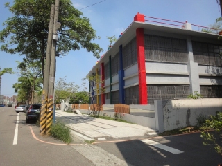↑高雄市立岡山國中通學步道(施工後)