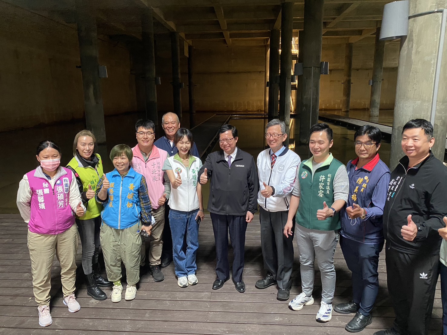 行政院副院長鄭文燦(右5)視察桃園市桃園區大樹林滯洪池工程_合影