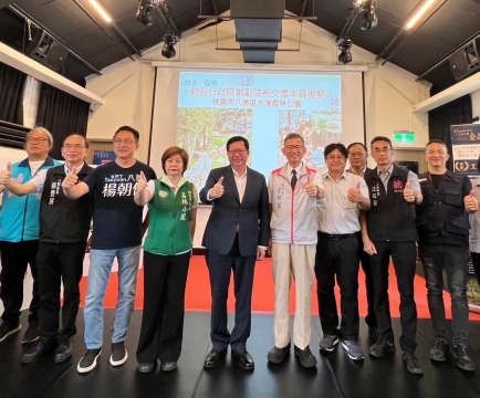行政院副院長鄭文燦及參與同仁合照