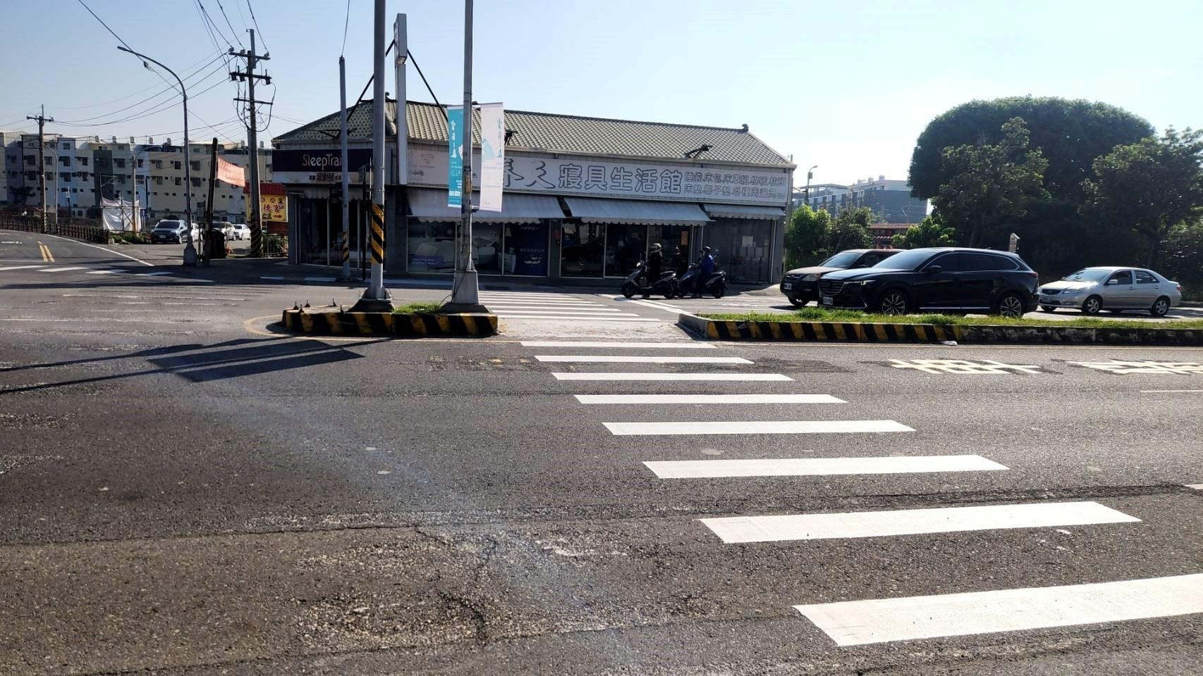 僑真國小鄰近路口增設人行庇護空間，提升穿越路口之安全性