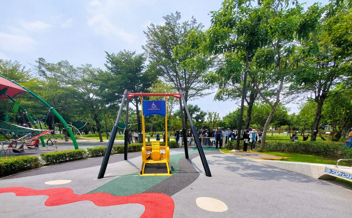 臺中市特優案例-臺中市黎新公園輪椅鞦韆