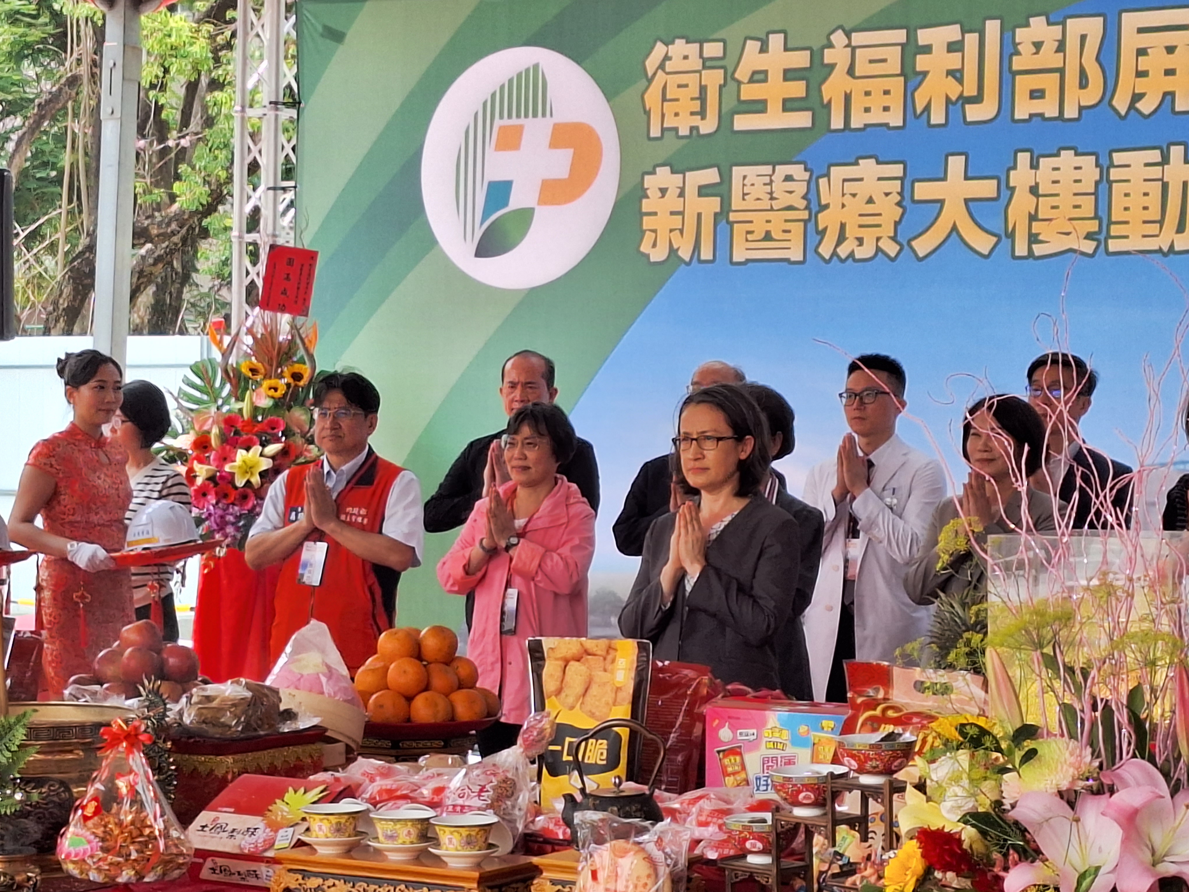 副總統蕭美琴、內政部長劉世芳及與會貴賓共同出席屏東醫院新醫療大樓開工動土典禮_祈_.jpg
