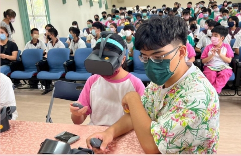 臺南市玉井國中運用AR、VR數位互動教材提供學童人本交通體驗