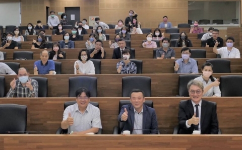 營建署今(25)日在行政院南部聯合服務中心辦理高雄新市鎮第一期發展區第五種住宅區招商座談會