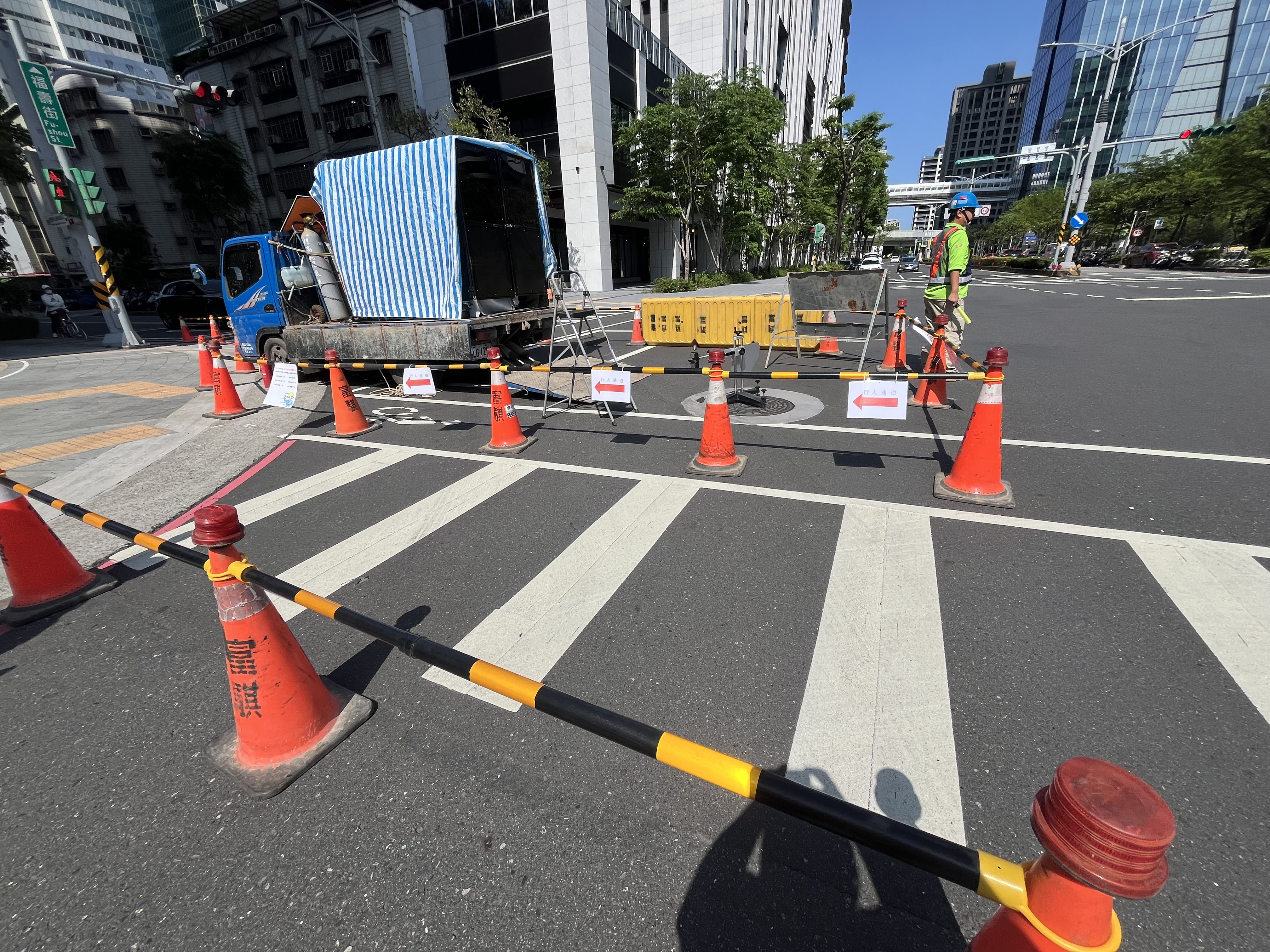 縮小施工空間大幅降低施工對交通的影響.JPG