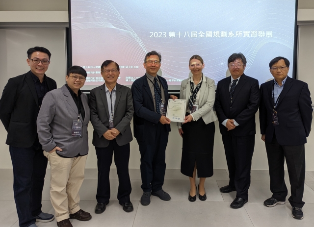 營建署徐燕興副署長(右二)、城鄉分署張順勝副分署長(左三)、Anna Kaczorowska Ph.D. (安娜・卡丘羅夫斯基 博士)(右三)與貴賓合照