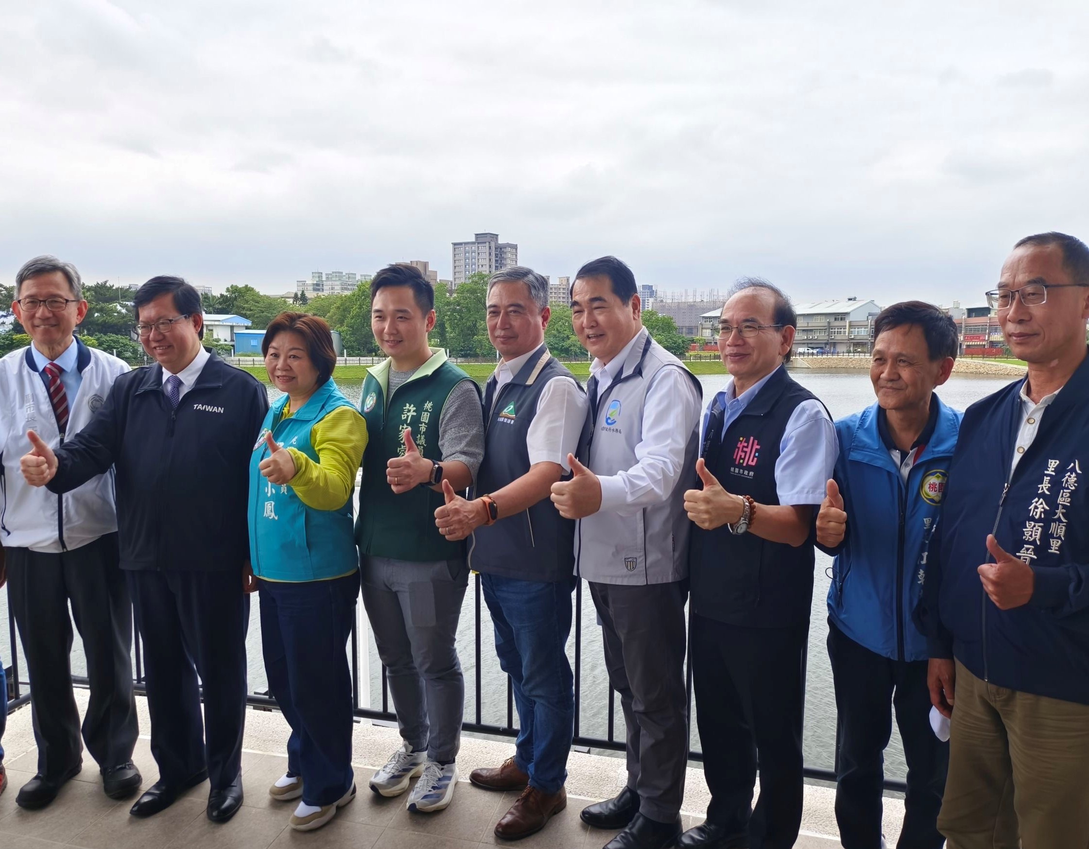 行政院副院長鄭文燦(左2)視察桃園市八德區大湳滯洪池工程_合影