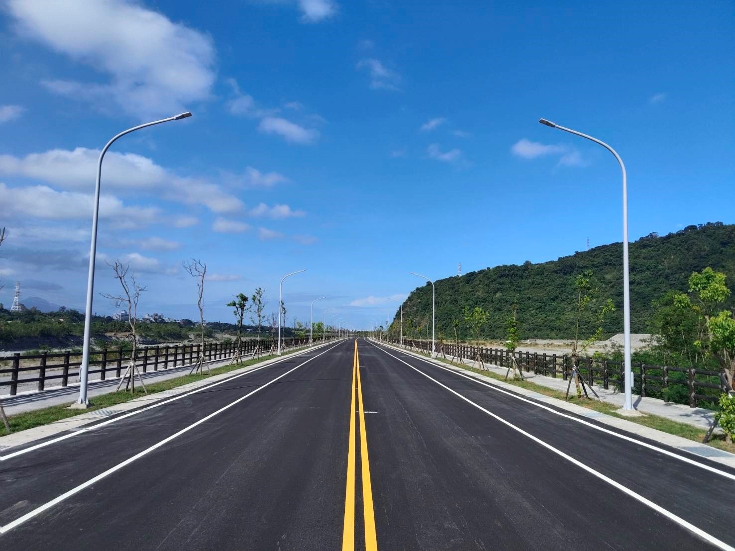 臺東市知本溫泉風景特定區道路品質改善工程完工照片.jpg