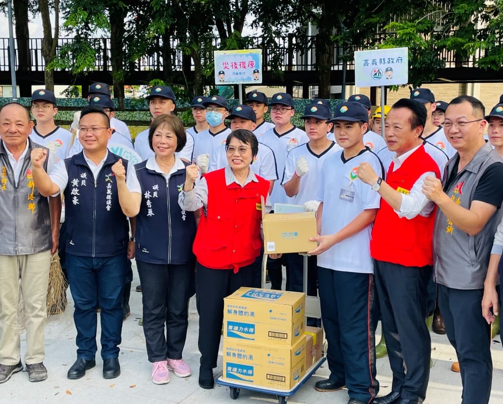 內政部長劉世芳今（15）日陪同行政院長卓榮泰前往臺南進行勘災
