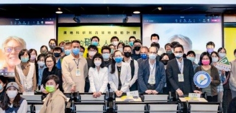 濕地科研講座北部場次(10月28日)與美國陸軍工兵團濕地劃定員線上RichardChinn合影