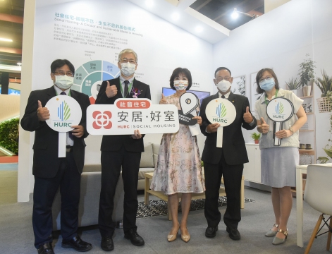 內政部次長吳堂安(左2)、部主秘張琬宜(右3)、營建署長吳欣修(左1)參觀「里山 里海 永續館」社宅區合影