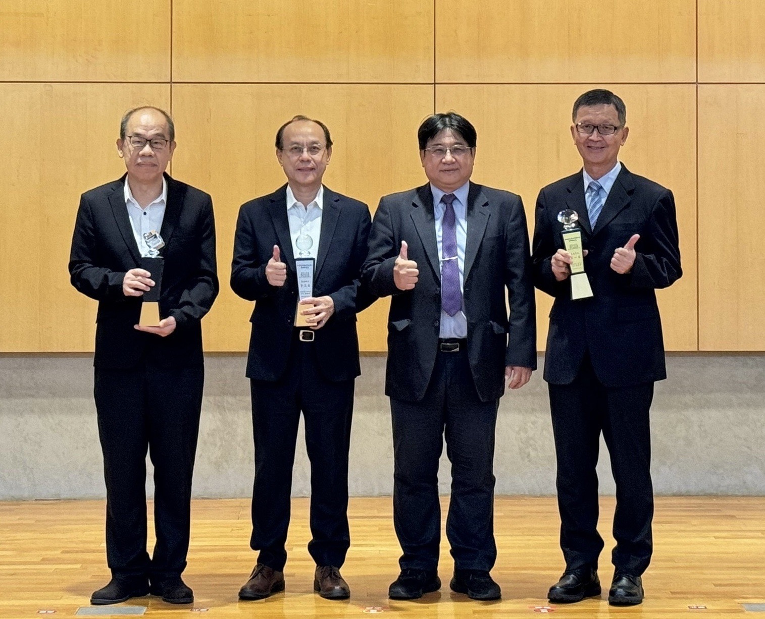 「國營事業管線挖掘市區道路施工回填復舊考評」區處評比獲獎者 合影