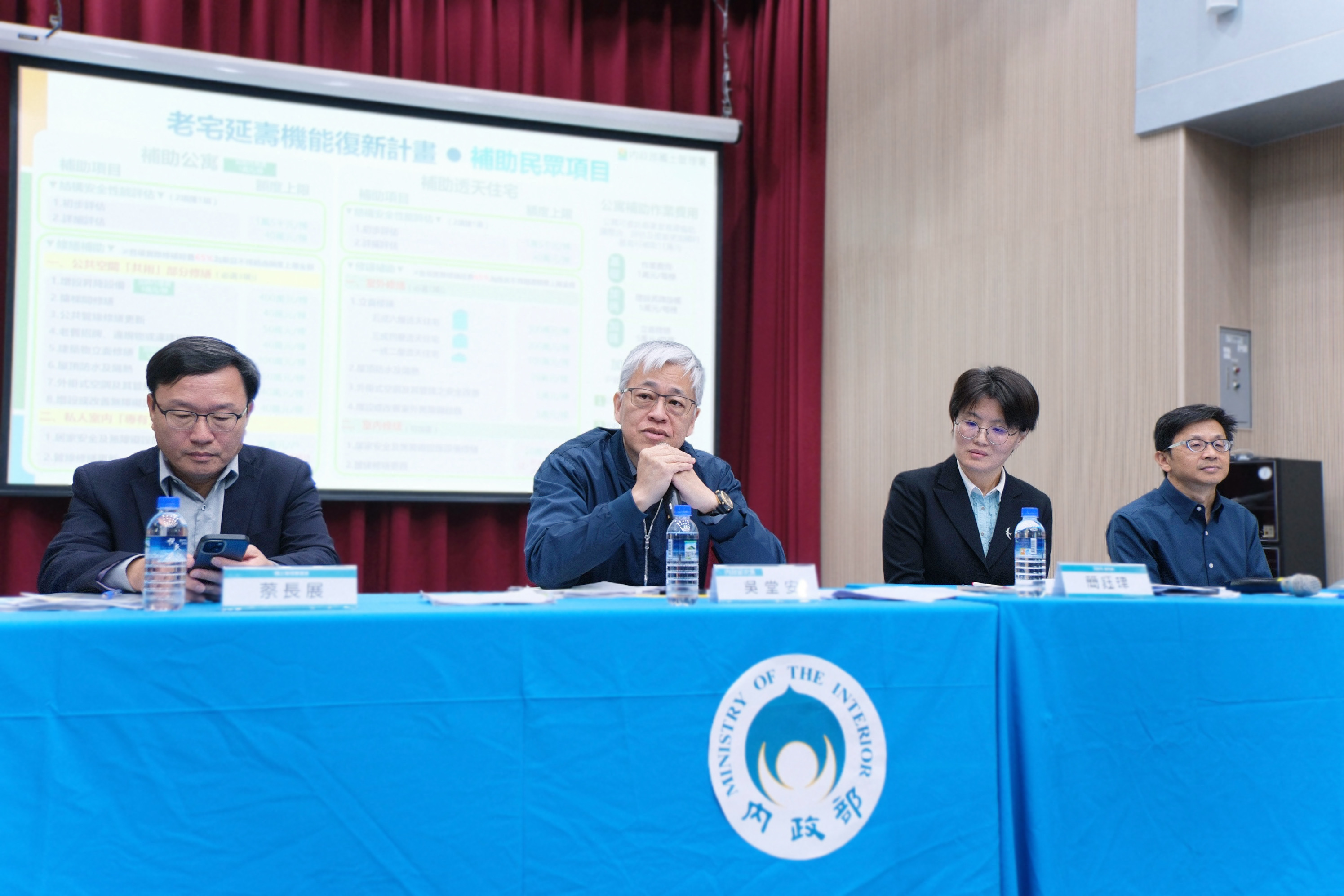 01 內政部常務次長吳堂安向外界說明老宅延壽計畫補助辦法已正式發布.jpg
