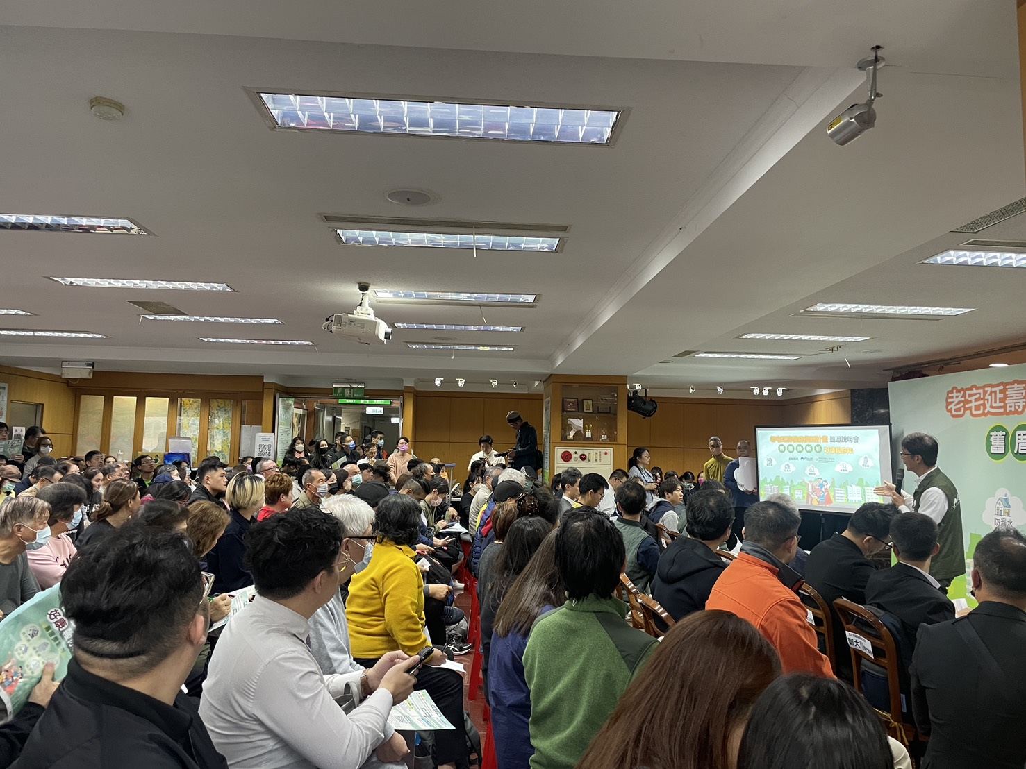 老宅延壽機能復新計畫巡迴說明會透過面對面溝通向大眾說明政策內容1.jpg