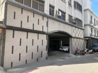 ↑補強後一樓外牆變更為剪力牆並進行美化