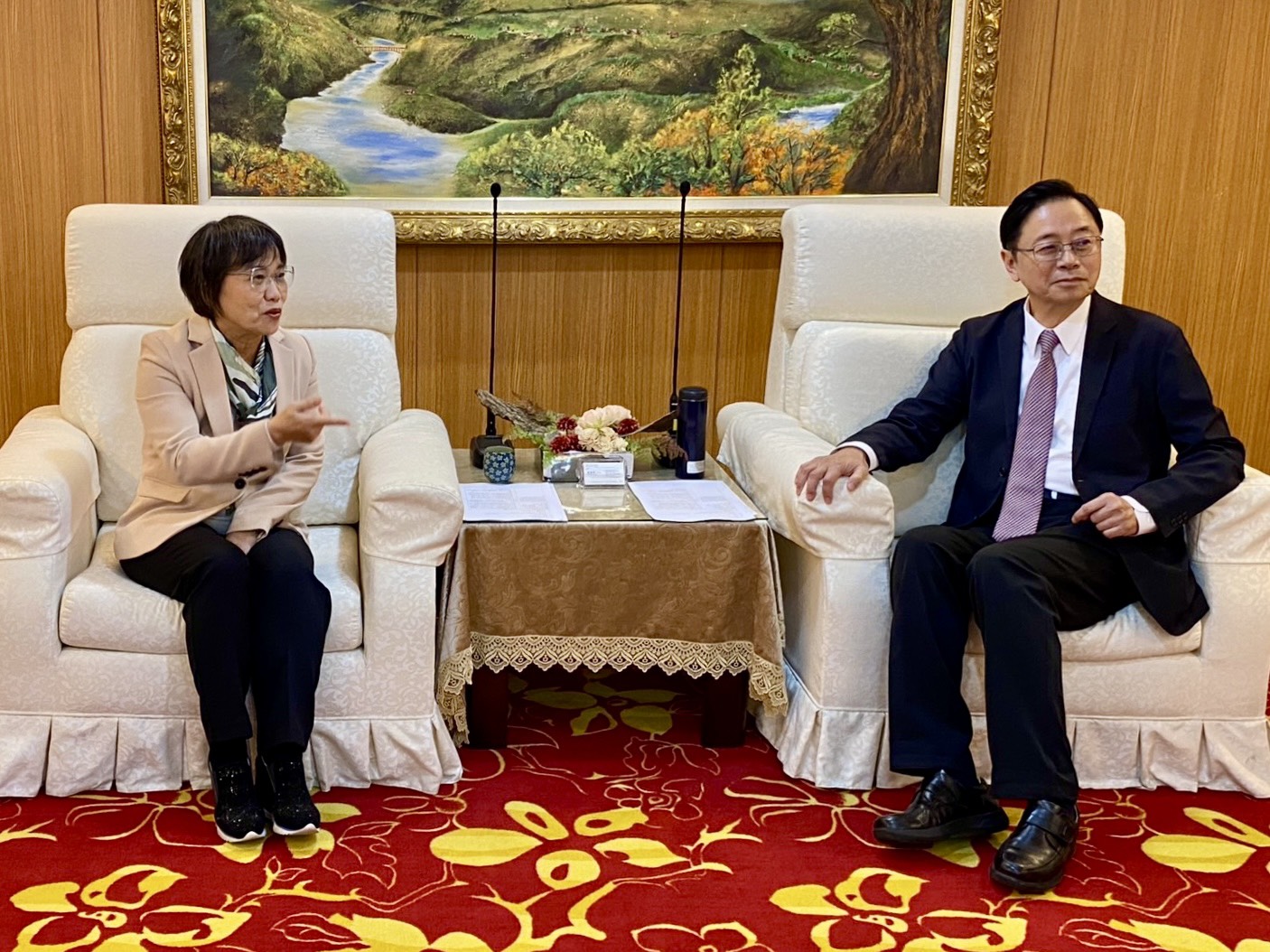 內政部長劉世芳今(22)日拜會桃園市長張善政 雙方就社宅興建及提高青年婚育家庭保障等居住政策進行意見討論.jpg