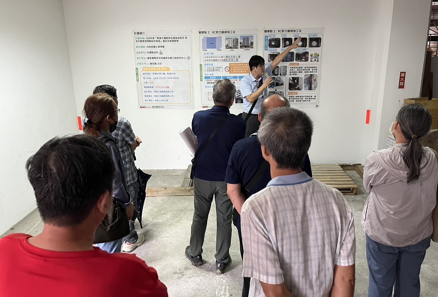 實地走訪已完成弱層補強之建築，讓從業人員及民眾更瞭解弱層補強補助機制、改善流程、施作方式與執行成效
