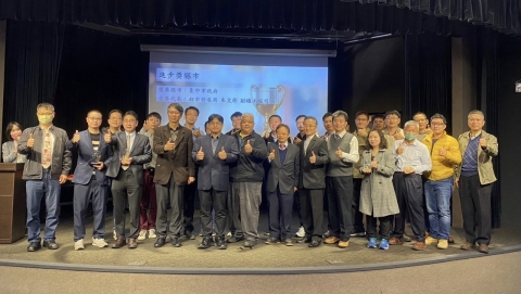 營建署長吳欣修(前排左5)與進步獎縣市代表合影