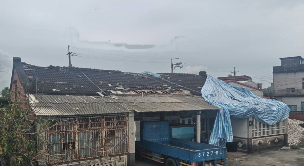 國土署中工分署同仁在嘉義東石鄉勘查丹娜絲風災民宅受損情形_2.jpg