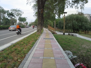 ↑苗栗縣頭份鎮自強路人行環境改善工程