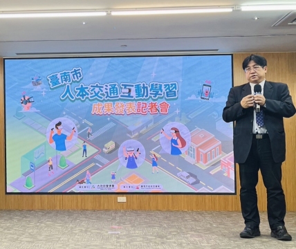 營建署長吳欣修今(24)日出席臺南市人本交通及校園宣導成果發表記者會致詞