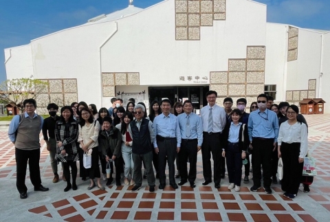 臺灣橋頭地方檢署洪信旭檢察長(右6)與臺灣臺南地方檢署吳維仁主任檢察官(右4)率隊前往台江處進行司法官班61期教育課程，由台江處謝偉松處長(右7)及營建署政風室林昇聰主任(右5)進行生態保育與環境犯罪案例進行經驗分享與交流。