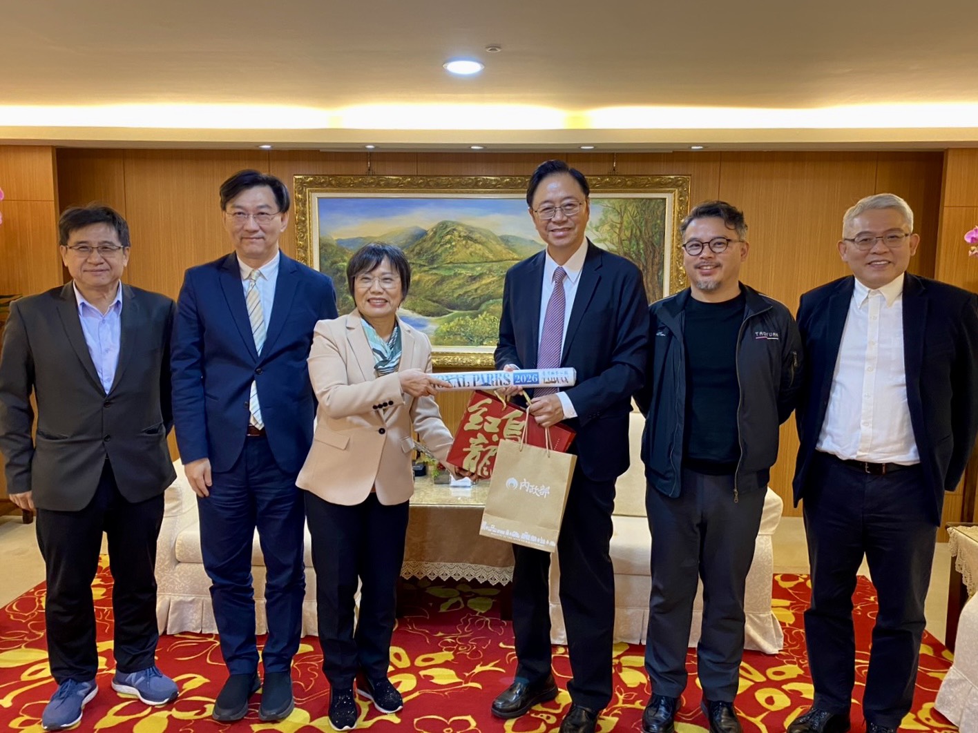 內政部長劉世芳今(22)日拜會桃園市長張善政 _合影.jpg