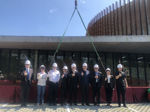 圖2 臺北氣象站與氣象儀器檢校中心合署辦公廳舍新建工程節能板上板儀式合照
